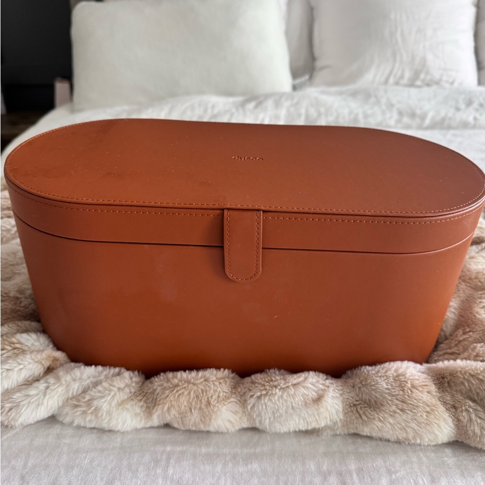 Dyson Brown Leather Oval Storage Case - Picture 2 of 5